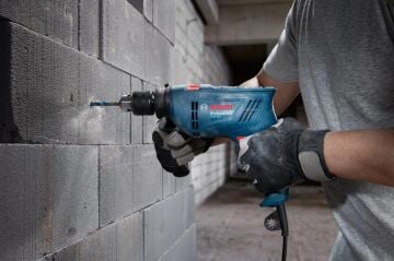Bosch GSB 600 Darbeli Matkap + 100 Parça Aksesuar