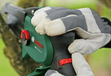 Bosch Easychain 18V-15-7 Şarjlı Zincirli Budama Makinası Solo - 06008B8901